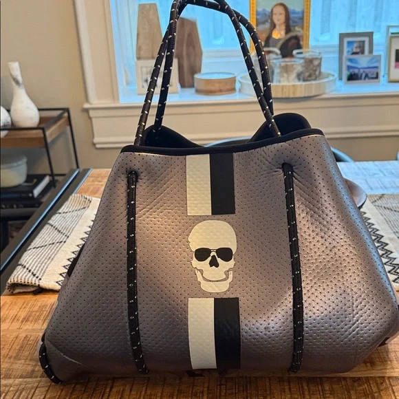 Haute Shore skull tote - Picture 2 of 9